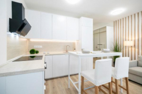 ALURE RESIDENCES 2 & 24h self check-in, parking in the garage in the apartment building included, new building, terrace, green location with a forest park with a lake, children's playground
